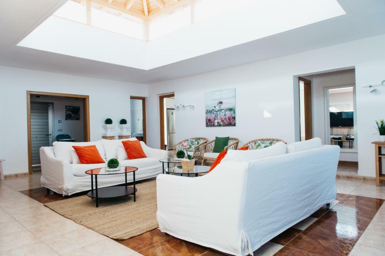 Eco Villa White Suite With Climatized Pool Caleta De Fuste Exterior photo